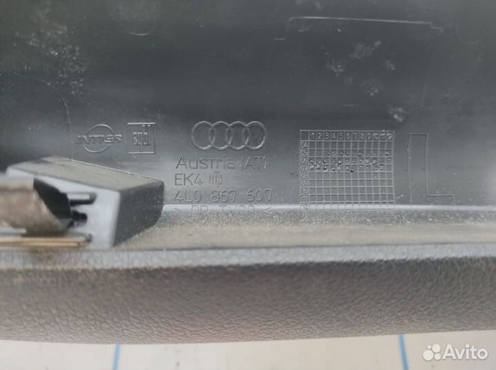 Обшивка двери багажника левая Audi Q7 (4L) 4L08676