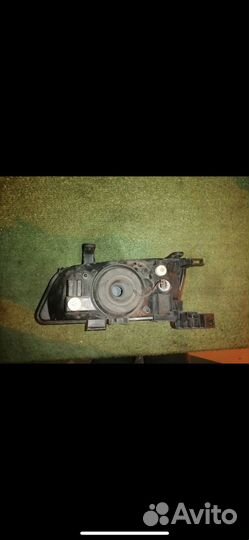 Правая фара Nissan Sunny FB15