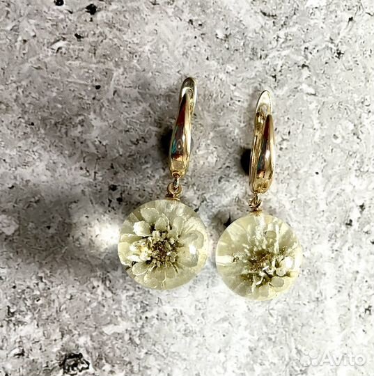 Серьги из эпоксидной смолы и цветов