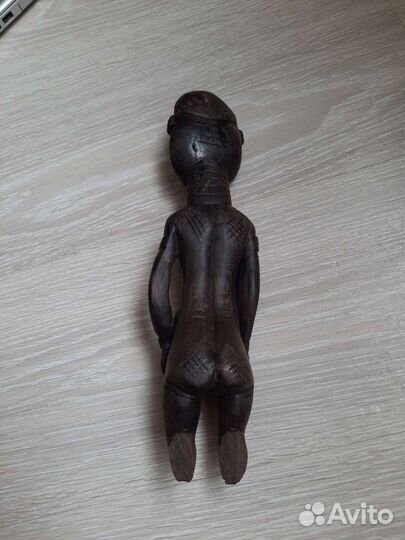 Африканская статуэтка из дерева