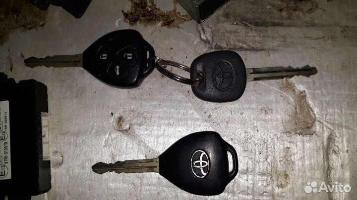 Замок зажигания и комплект на Toyota Camry v40