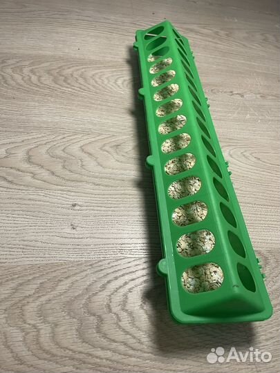 Кормушка бункерная лотковая для птиц