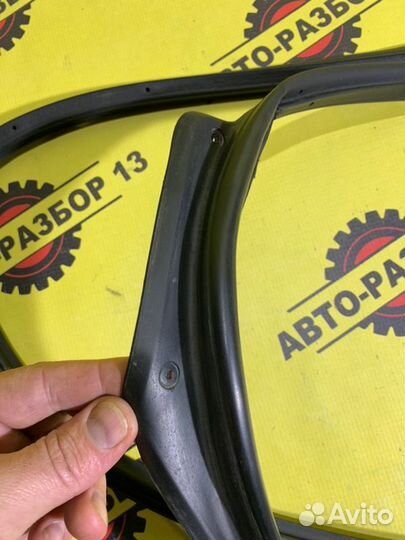 Уплотнитель двери передний левый Hyundai Solaris 2