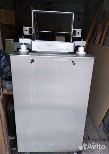 Машина для резки блоков сыра