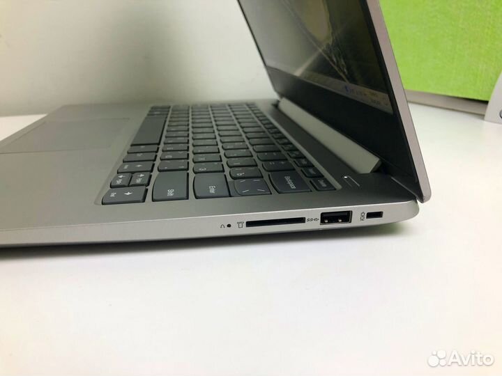 Lenovo IdeaPad 330S-14IKB i3-8 14