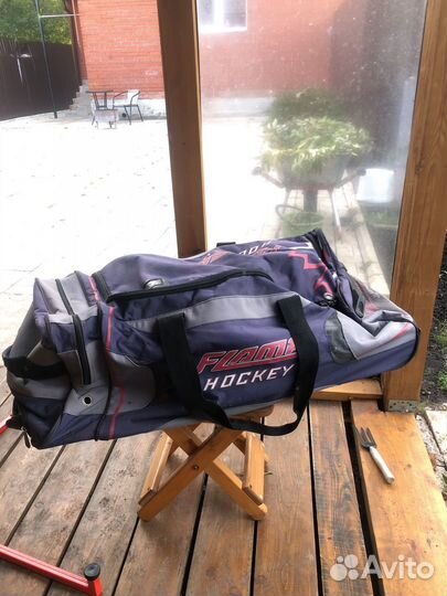 Хоккейная сумка на колесах