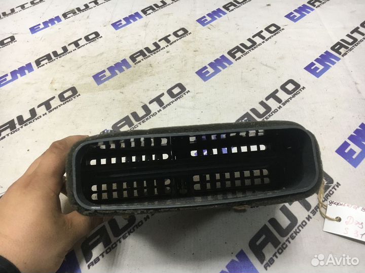 Дефлектор воздушный центральный Дэу Нексия