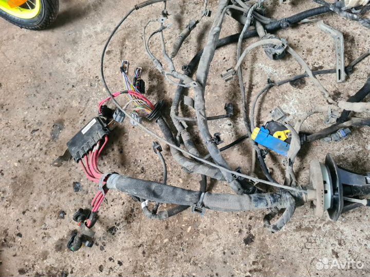Проводка подкапотная Renault Fluence седан M4R