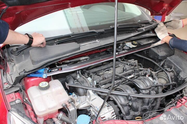 Распорка передняя Ford Focus 2 2004 - 2011