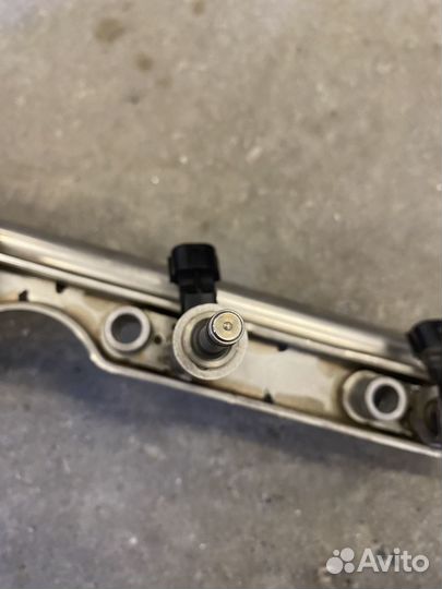 Топливная рампа с форсунками Focus 3 2.0 GDi