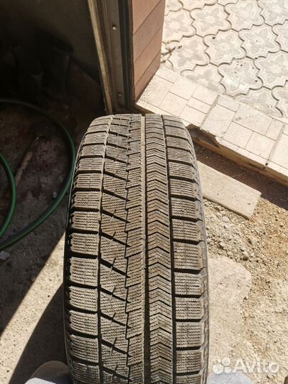 Bridgestone Blizzak VRX 225/60 R17 100M