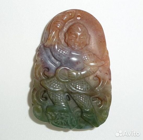 Резная подвеска-камея