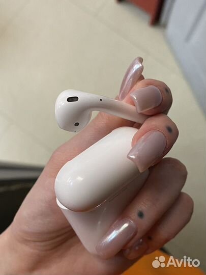 Левый наушник airpods 2 и кейс