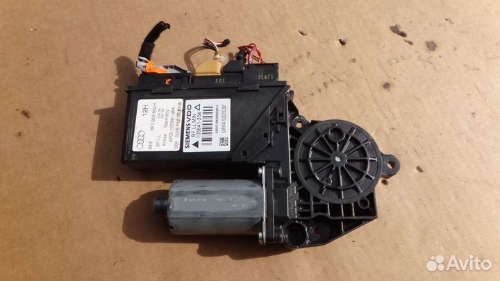 Моторчик стеклоподъемника правый Ауди А4 Б6 Б7