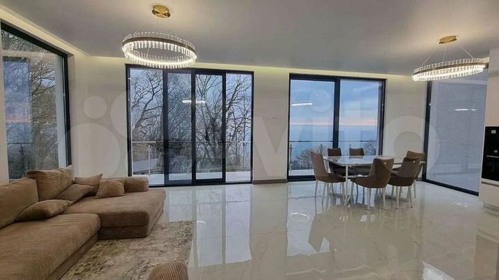 Коттедж 260 м² на участке 7 сот.