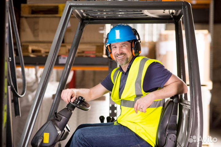 Водитель высотного штабелера вахта