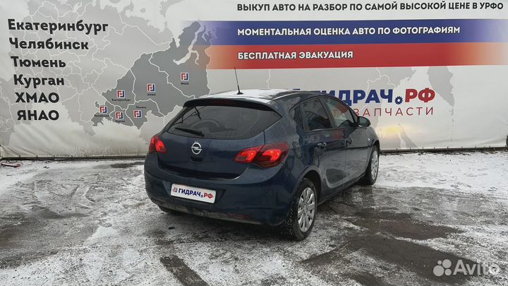 Пол багажника Opel Astra (J) 13360839