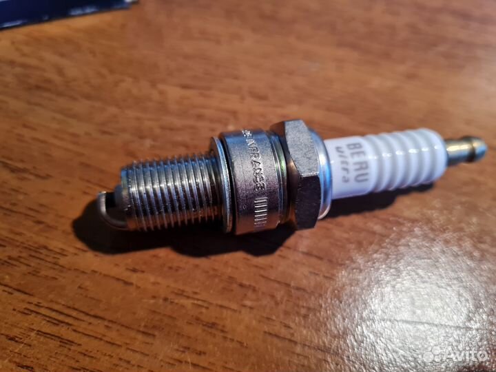 Cвеча Beru Z8 (1 шт.) Mazda 323,626 Toyota Carina