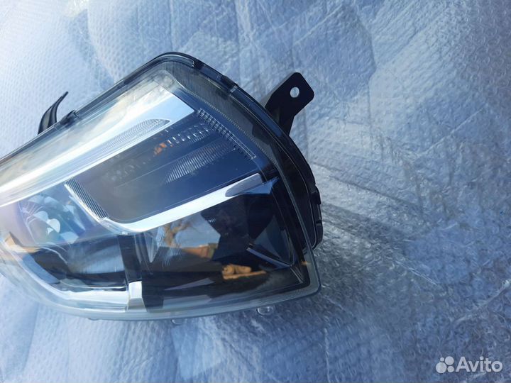 Фара Renault Logan