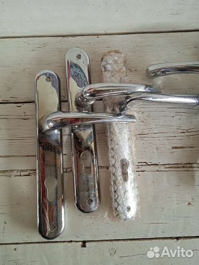 Дверная ручка новая