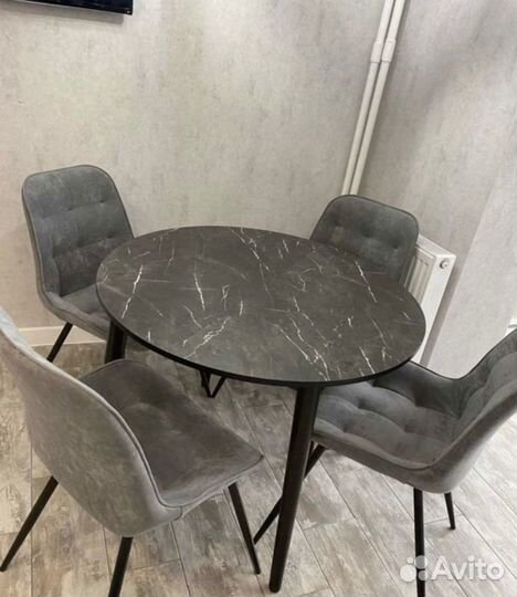 Стол и 4 стула