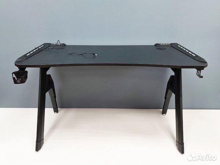 Стол геймера с подсветкой