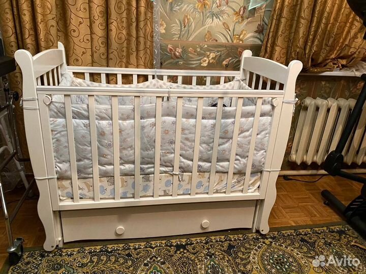 Кроватка детска с маятником красная звезда можга