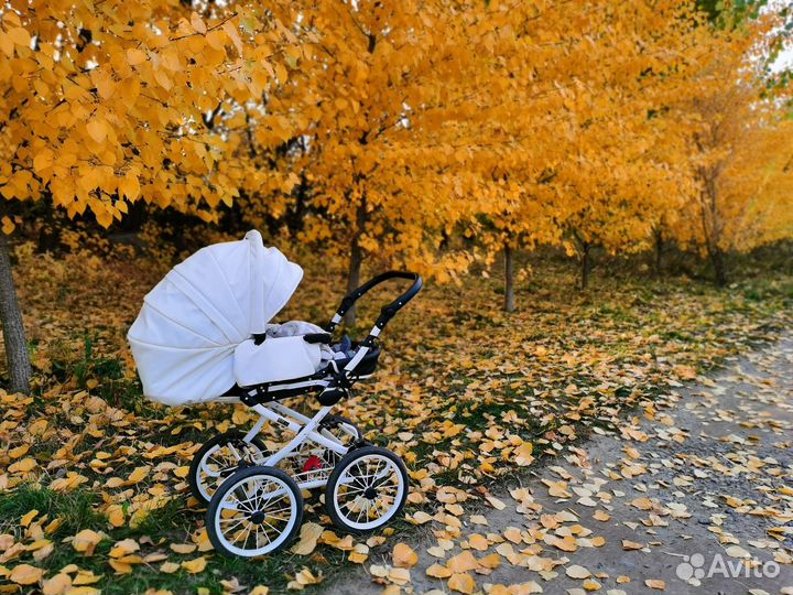 Коляска 2 в 1 классическая Белая