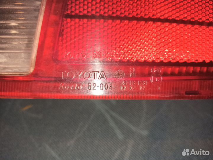 Стоп-сигнал Toyota Vitz SCP10, задний фонарь 52004