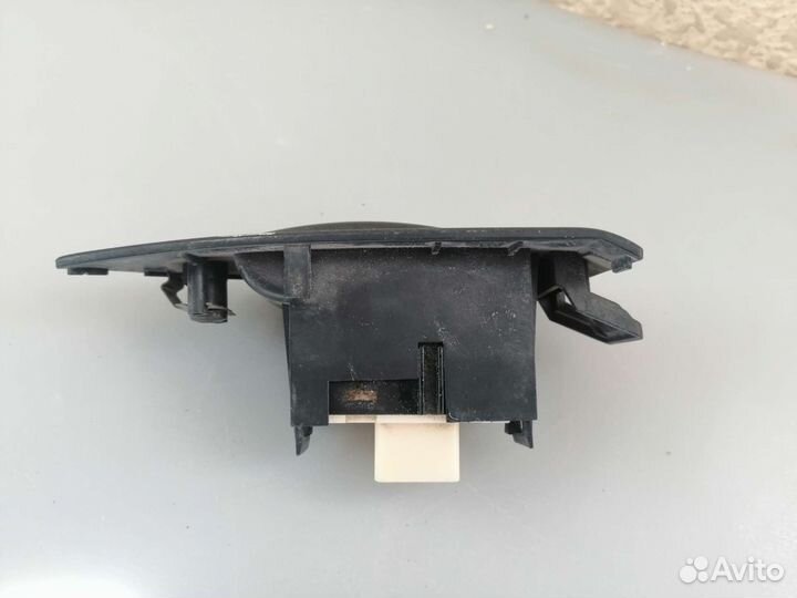 Кнопка стеклоподъемника лев\прав Toyota Avensis 2