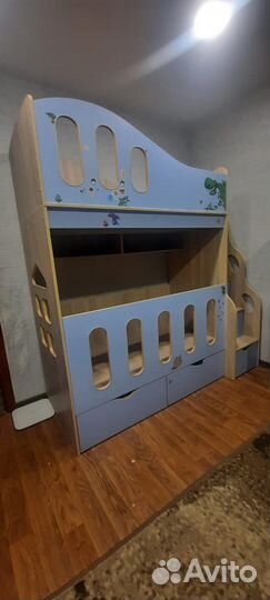 Детская двухярусная кровать