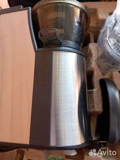 Соковыжималка шнековая новая