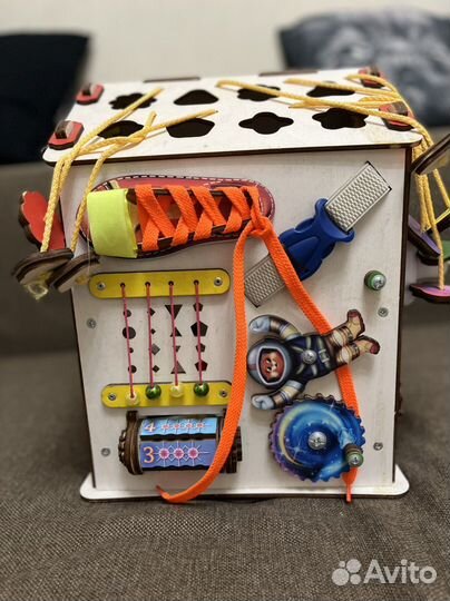 Бизиборд домик