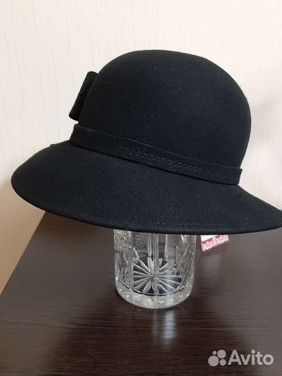 Шляпа фетровая женская и перчатки