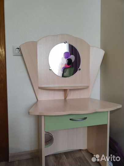 Туалетный столик с зеркалом детский б/у
