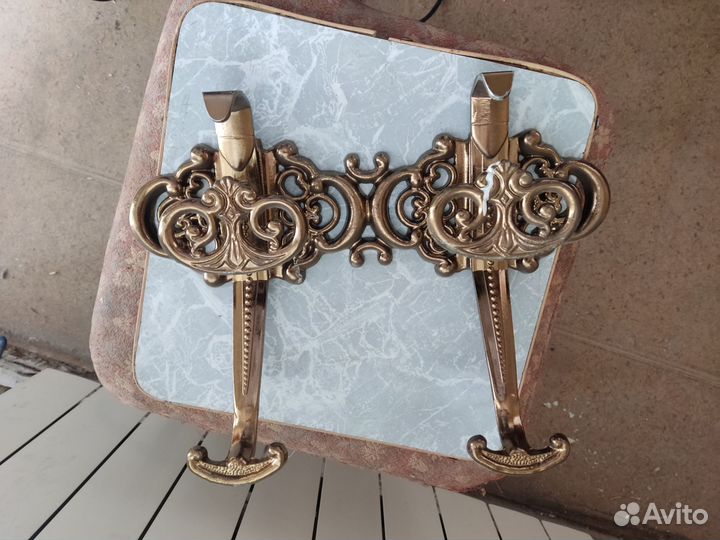 Вешалка настенная металлическая