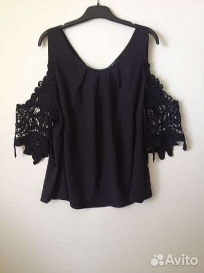 Блузка с кружевными рукавами