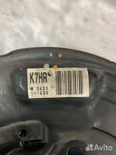 Щиток тормозного механизма задний левый Lexus