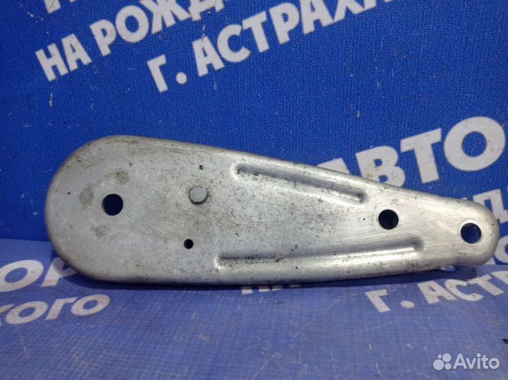 Крепление балки подвески Bmw E60 седан 2004