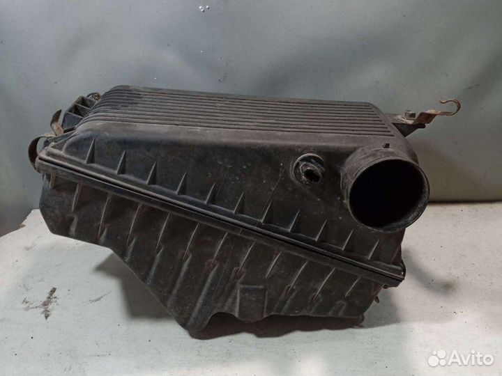 Корпус воздушного фильтра Toyota Carina E седан