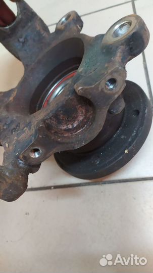 Кулак поворотный левый Volkswagen Transporter T4