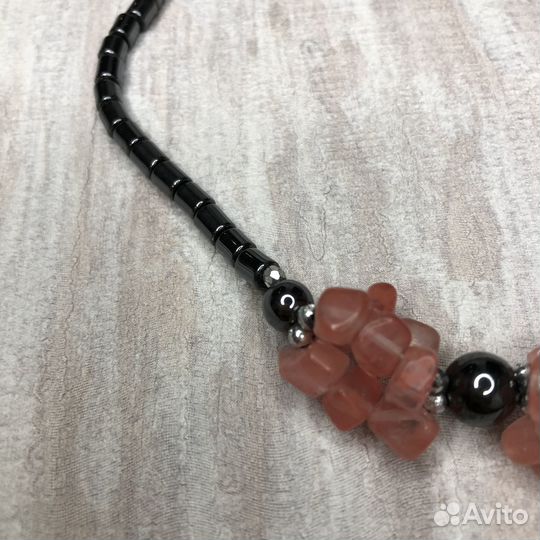Колье из гематита с агатом