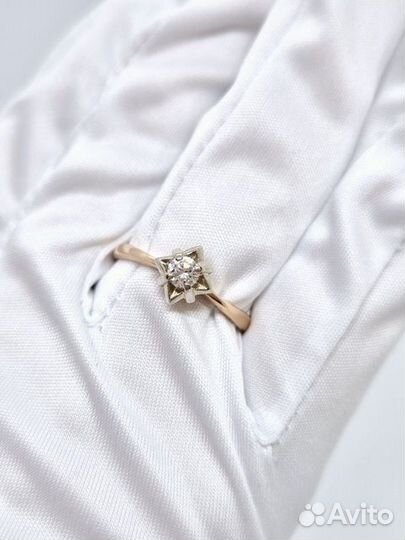 Золотое кольцо с бриллиантом 18,5р