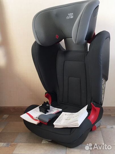 Britax Romer Kidfix2 R в расцветке Storm Grey