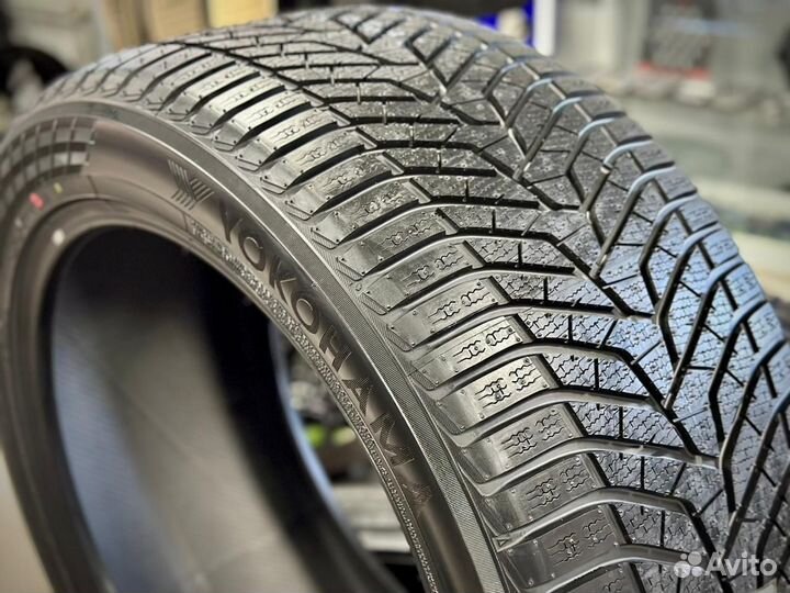 Yokohama BluEarth Winter V905 275/40 R20 и 315/35 R20 110V
