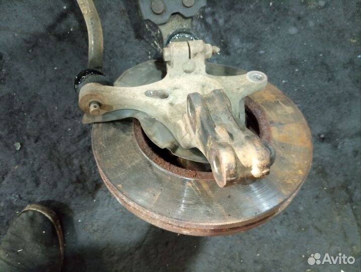 Поворотный кулак Hyundai grand Starex