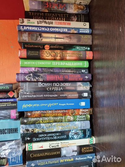 Книги, много книг