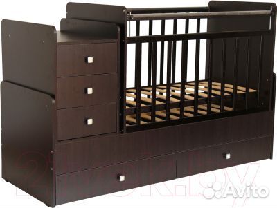 Детская кроватка с маятником