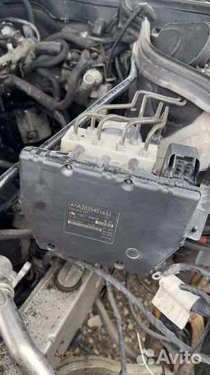 W203 блок ABS a2035451632