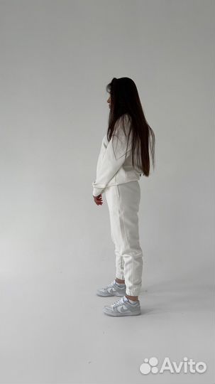 Женский спортивный костюм